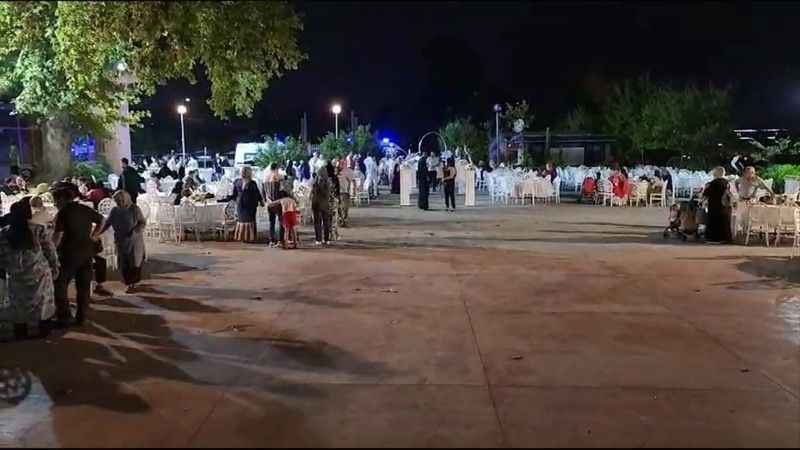 Düğün evinde yedikleri yemekten zehirlendiler