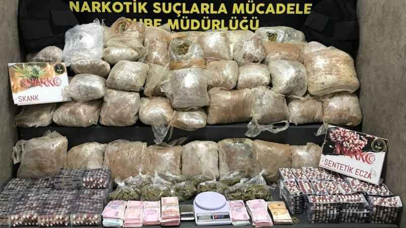 İzmir'de uyuşturucu sevkiyatı operasyonu: 4 tutuklama