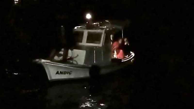 Çanakkale Boğazı’nda sürüklenen tekne kurtarıldı