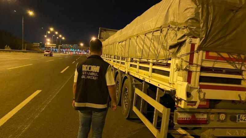 İstanbul'da kaçak akaryakıt operasyonu: 243 ton kaçak akaryakıt ele geçirildi İstanbul'da kaçak akaryakıt operasyonu: 243 ton kaçak akaryakıt ele geçirildi