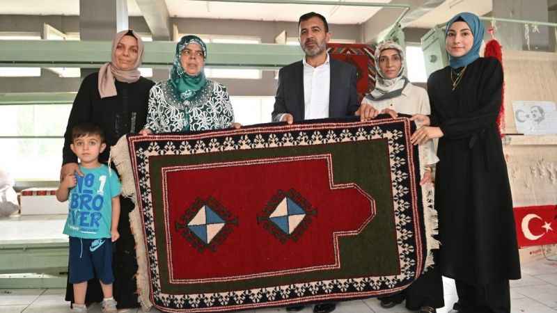 Malatya’da kadınlar hayatı 'ilmek ilmek' kazanıyor Malatya’da kadınlar hayatı 'ilmek ilmek' kazanıyor