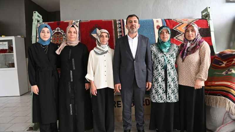 Malatya’da kadınlar hayatı 'ilmek ilmek' kazanıyor Malatya’da kadınlar hayatı 'ilmek ilmek' kazanıyor