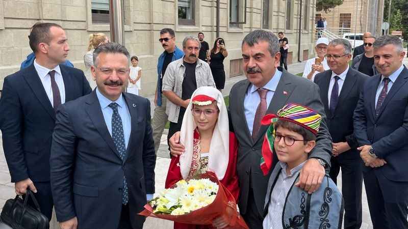 Milli Eğitim Bakanı Yusuf Tekin Eskişehir’e geldi Milli Eğitim Bakanı Yusuf Tekin Eskişehir’e geldi