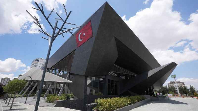 Tamer Karadağlı bu sanat merkezine hayran kaldı Tamer Karadağlı bu sanat merkezine hayran kaldı