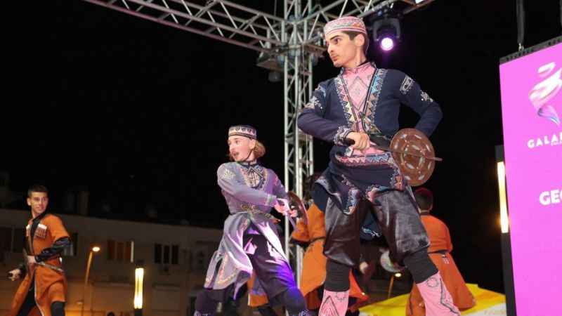 Marmaris'te Halk Dansları Festivali rüzgarı esti Marmaris'te Halk Dansları Festivali rüzgarı esti
