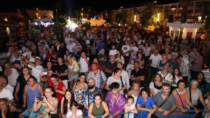 Marmaris'te Halk Dansları Festivali rüzgarı esti Marmaris'te Halk Dansları Festivali rüzgarı esti