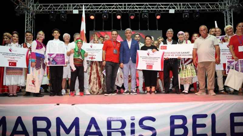 Marmaris'te Halk Dansları Festivali rüzgarı esti Marmaris'te Halk Dansları Festivali rüzgarı esti