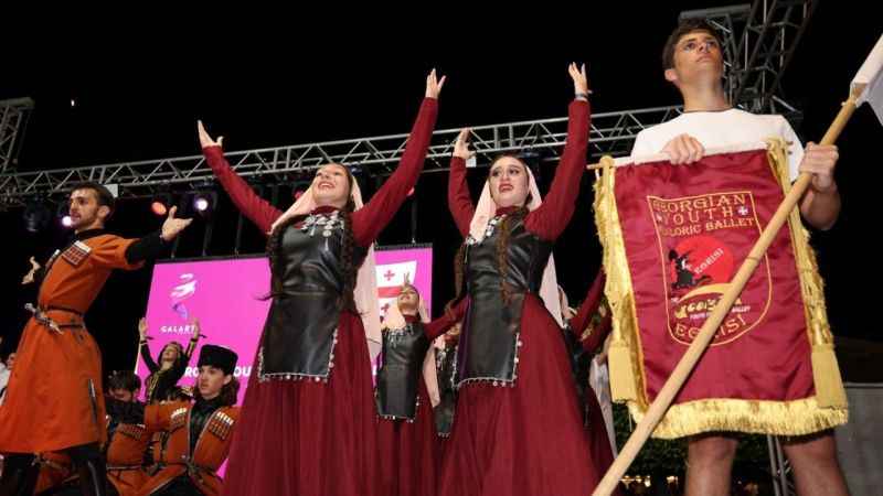 Marmaris'te Halk Dansları Festivali rüzgarı esti Marmaris'te Halk Dansları Festivali rüzgarı esti