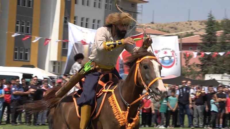 29. Karakeçili Ertuğrul Gazi'yi Anma Şenliği başladı 29. Karakeçili Ertuğrul Gazi'yi Anma Şenliği başladı