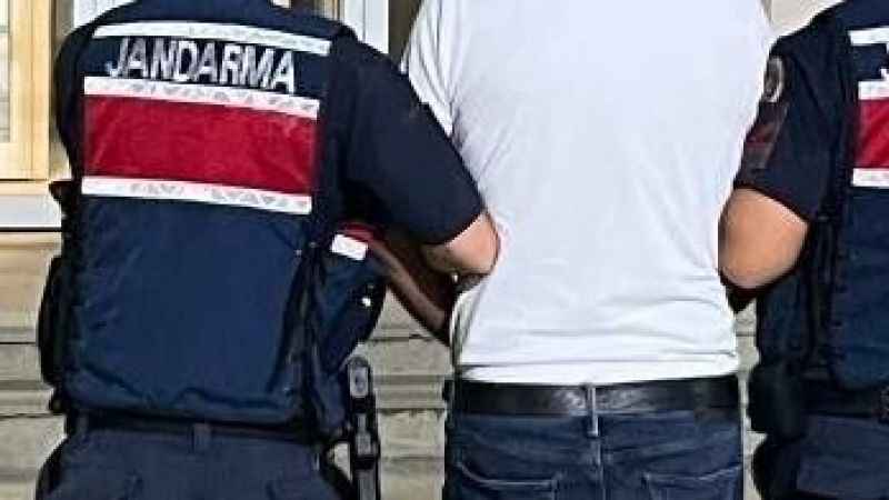 Çaldığı altınları kuyumculardan bozdurunca yakayı ele verdi Çaldığı altınları kuyumculardan bozdurunca yakayı ele verdi