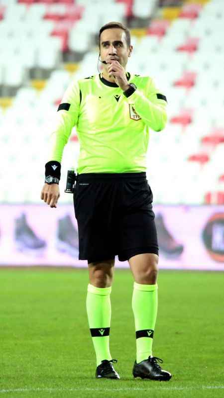 Beşiktaş - Sivasspor maçının VAR hakemi Serkan Tokat oldu Beşiktaş - Sivasspor maçının VAR hakemi Serkan Tokat oldu