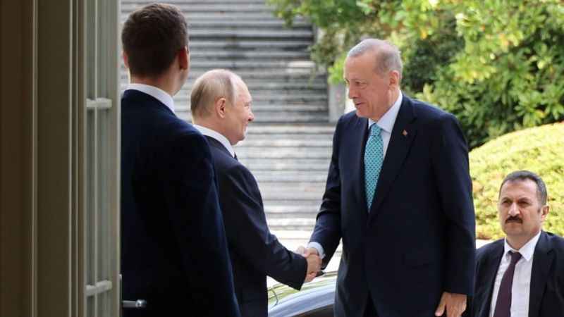 Putin, Cumhurbaşkanı Erdoğan'ı kapıda karşıladı