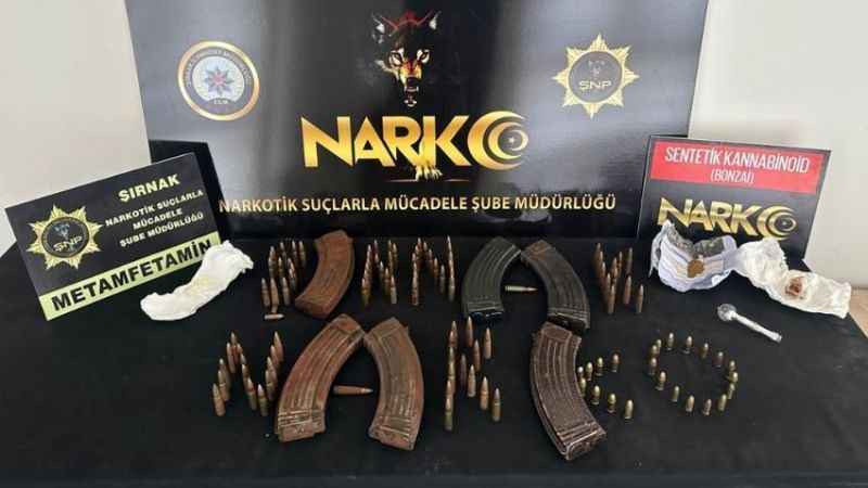 Şırnak’ta araçta yüzlerce silah parçası ve mermi ele geçirildi Şırnak’ta araçta yüzlerce silah parçası ve mermi ele geçirildi