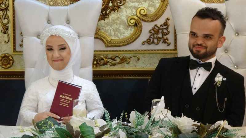 Boyları küçük ama aşkları büyük Boyları küçük ama aşkları büyük
