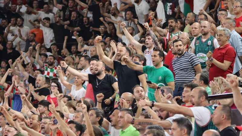 P. Karşıyaka'nın basketbol kombineleri satışa çıkıyor P. Karşıyaka'nın basketbol kombineleri satışa çıkıyor