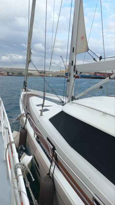 Çanakkale Boğazı’nda sürüklenen tekne kurtarıldı