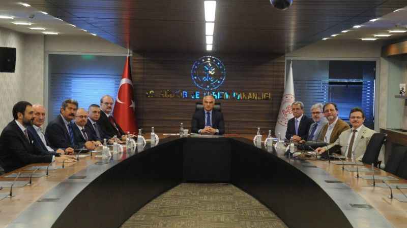 Bakan Ersoy, Yunus Emre Enstitüsü ile bir araya geldi