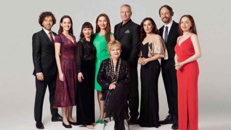 Tiyatrokare, Ayşe Kulin'in ünlü romanını sahneye taşıyor