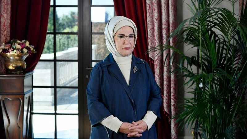 Emine Erdoğan: "Savaş ve doğal afetler insan ruhu üzerinde kalıcı izler bırakıyor" Emine Erdoğan: "Savaş ve doğal afetler insan ruhu üzerinde kalıcı izler bırakıyor"