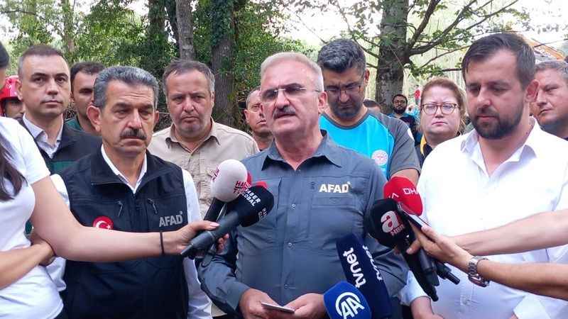 6 kişiye mezar olan bungalov evler daha önce mühürlenmiş ve haklarında yıkım kararı verilmiş 6 kişiye mezar olan bungalov evler daha önce mühürlenmiş ve haklarında yıkım kararı verilmiş