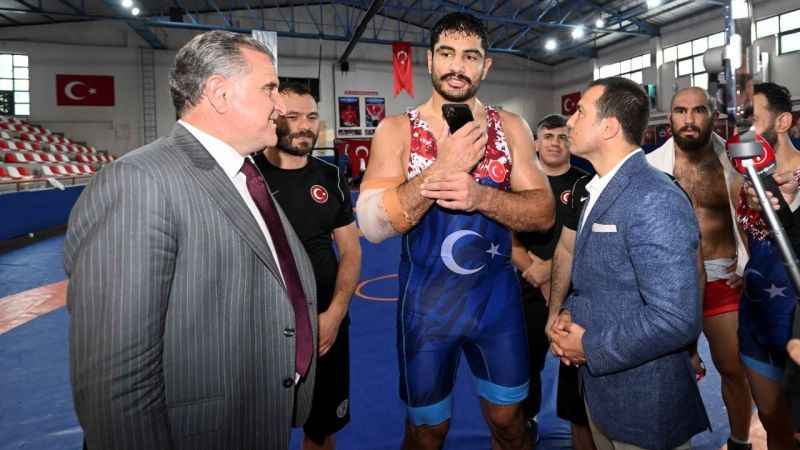 Cumhurbaşkanı Erdoğan, Bakan Bak'ın telefonundan Taha Akgül ile görüştü Cumhurbaşkanı Erdoğan, Bakan Bak'ın telefonundan Taha Akgül ile görüştü