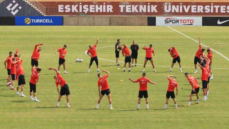 Milliler, Ermenistan maçının son çalışmasını ESTÜ Stadyumu’nda yaptı