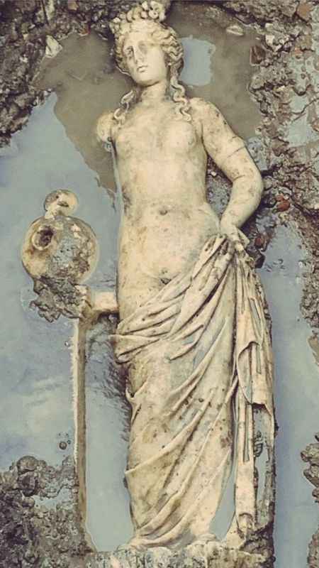 Antik kent kazılarında su perisi heykeli bulundu