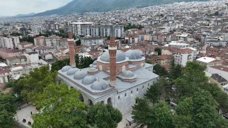 Bu caminin içine sinek giremiyor