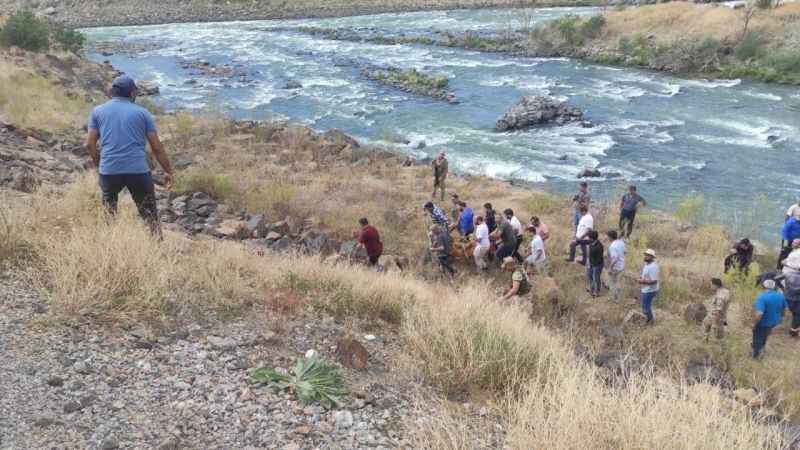 Ayağının kayması sonucu kayalıktan Murat Nehri’ne Abdülkadir Süzme şahıs boğuldu Ayağının kayması sonucu kayalıktan Murat Nehri’ne Abdülkadir Süzme şahıs boğuldu