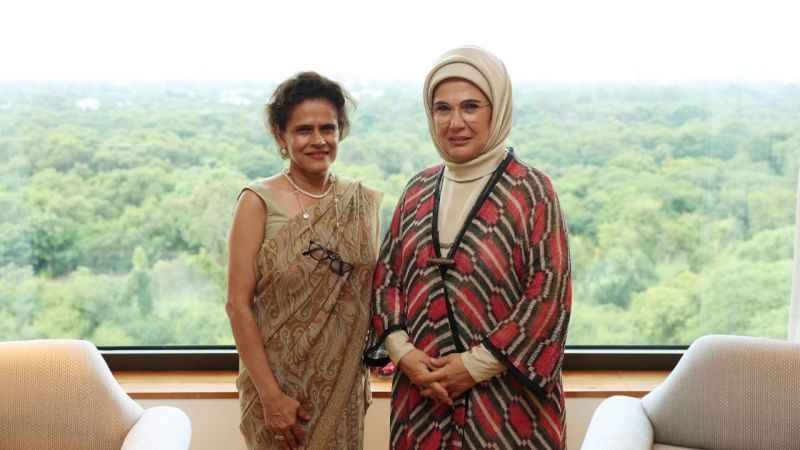 Emine Erdoğan, Earth Foundation'ın Başkanı Bhagat ile görüştü
