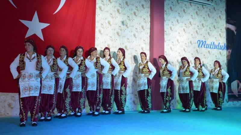 Gömeç’te uluslararası halk oyunları coşkusu Gömeç’te uluslararası halk oyunları coşkusu