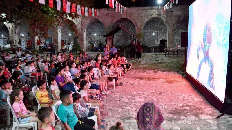 Mersin'de çocuklara açık hava film etkinliği Mersin'de çocuklara açık hava film etkinliği