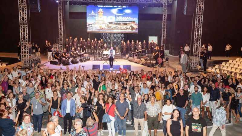 Hatay Medeniyetler Korosu'ndan teşekkür konseri Hatay Medeniyetler Korosu'ndan teşekkür konseri