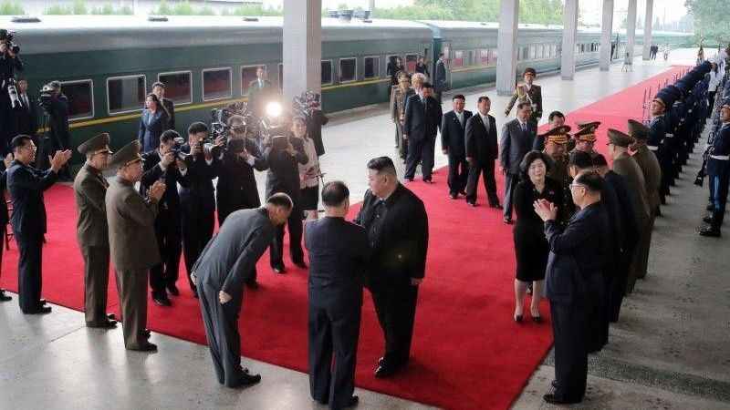 Kuzey Kore lideri Kim Jong Un, Putin ile görüşmek için Rusya'ya gitti Kuzey Kore lideri Kim Jong Un, Putin ile görüşmek için Rusya'ya gitti