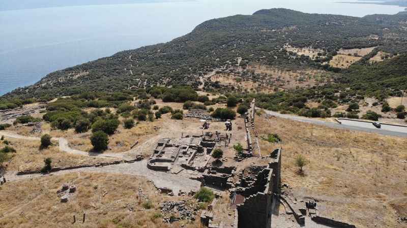 Assos'ta 2 bin 300 yıllık izler bulundu