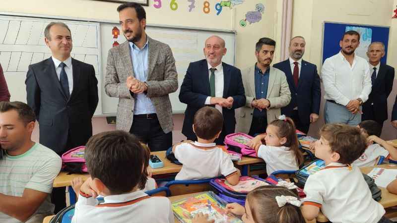 Bağcılar Belediyesi'nden 30 bin öğrenciye çanta ve kırtasiye desteği Bağcılar Belediyesi'nden 30 bin öğrenciye çanta ve kırtasiye desteği