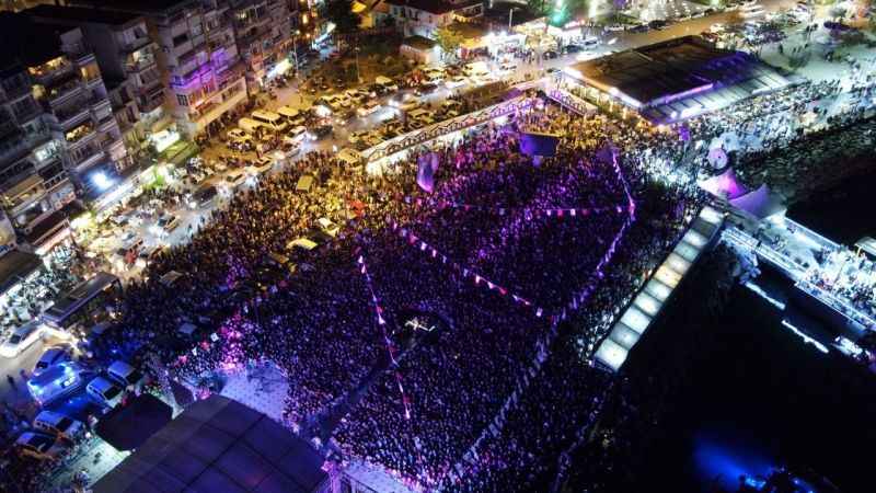Gemlik Zeytini Festivali'nin finalini Melike Şahin yaptı Gemlik Zeytini Festivali'nin finalini Melike Şahin yaptı