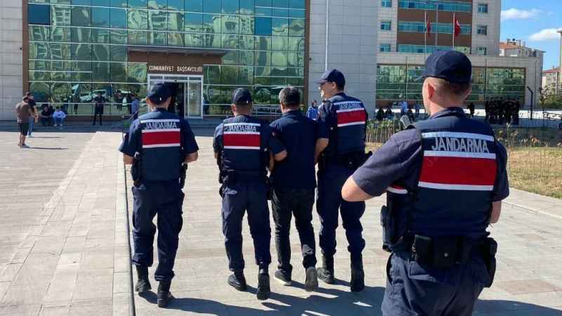 FETÖ ve dolandırıcılıktan aranan zanlı tutuklandı FETÖ ve dolandırıcılıktan aranan zanlı tutuklandı