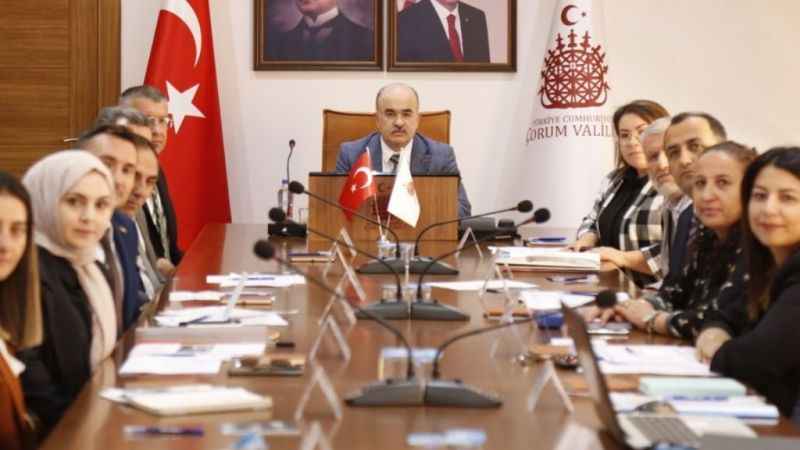 Vali Dağlı kütüphane yöneticileriyle bir araya geldi Vali Dağlı kütüphane yöneticileriyle bir araya geldi