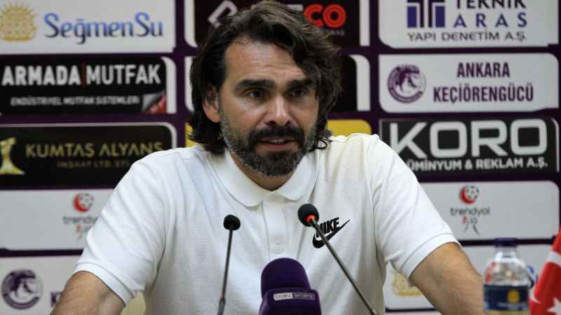 Cenk Özcan: "Takım halinde kompakt bir futbol sergiliyoruz" Cenk Özcan: "Takım halinde kompakt bir futbol sergiliyoruz"