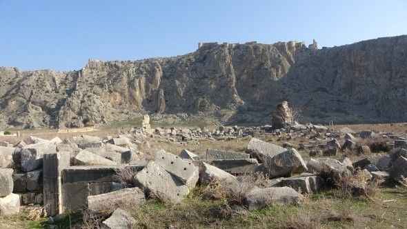 Anavarza Antik Kenti'nde hazine bulundu