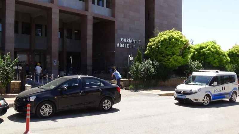 Gaziantep'teki FETÖ davasında 4 sanığa 1 yıl 13 ay hapis Gaziantep'teki FETÖ davasında 4 sanığa 1 yıl 13 ay hapis