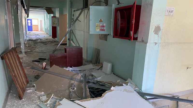 Hırsızlar okulu savaş alanına çevirdi Hırsızlar okulu savaş alanına çevirdi