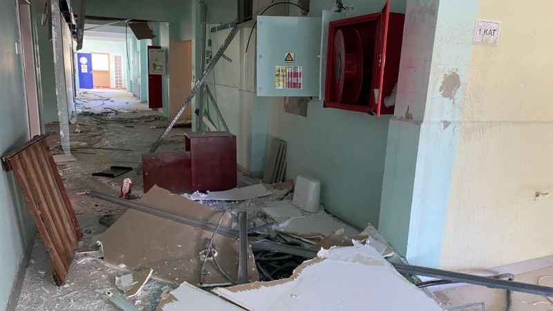 Hırsızlar okulu savaş alanına çevirdi Hırsızlar okulu savaş alanına çevirdi