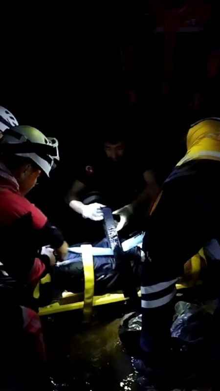 Düşen helikopterdeki mürettebatın kurtarılma anları ortaya çıktı