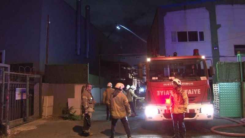 Tuzla’da madeni yağ fabrikasında yangın Tuzla’da madeni yağ fabrikasında yangın