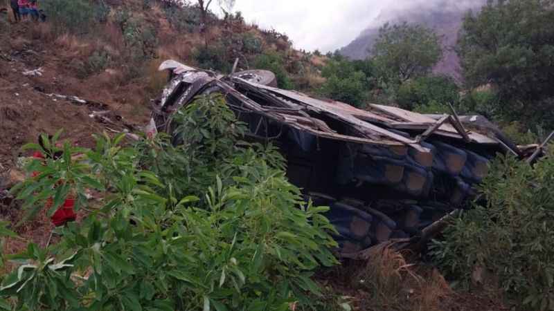 Peru'da otobüs uçuruma yuvarlandı: 24 ölü, 21 yaralı Peru'da otobüs uçuruma yuvarlandı: 24 ölü, 21 yaralı