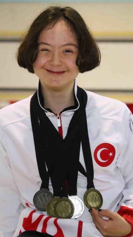 Egeli down sendromlu sporcu İrem'den Avrupa şampiyonasında 5 madalya Egeli down sendromlu sporcu İrem'den Avrupa şampiyonasında 5 madalya