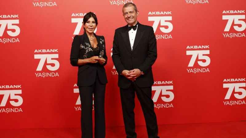 Akbank 75'inci yılını özel bir galayla kutladı Akbank 75'inci yılını özel bir galayla kutladı