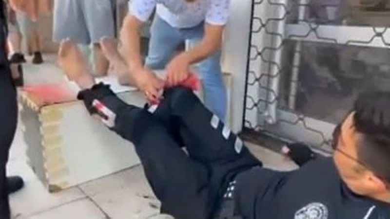 Annesini rehin alan ve bacağından vurulan adam hayatını kaybetti Annesini rehin alan ve bacağından vurulan adam hayatını kaybetti